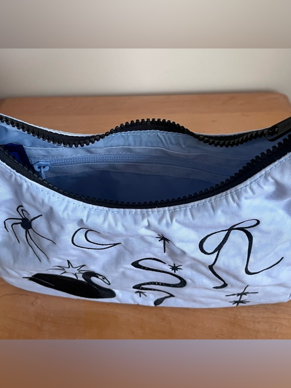 baggu shoulder bag with embroidered ballet design - Picture 2 of 6
